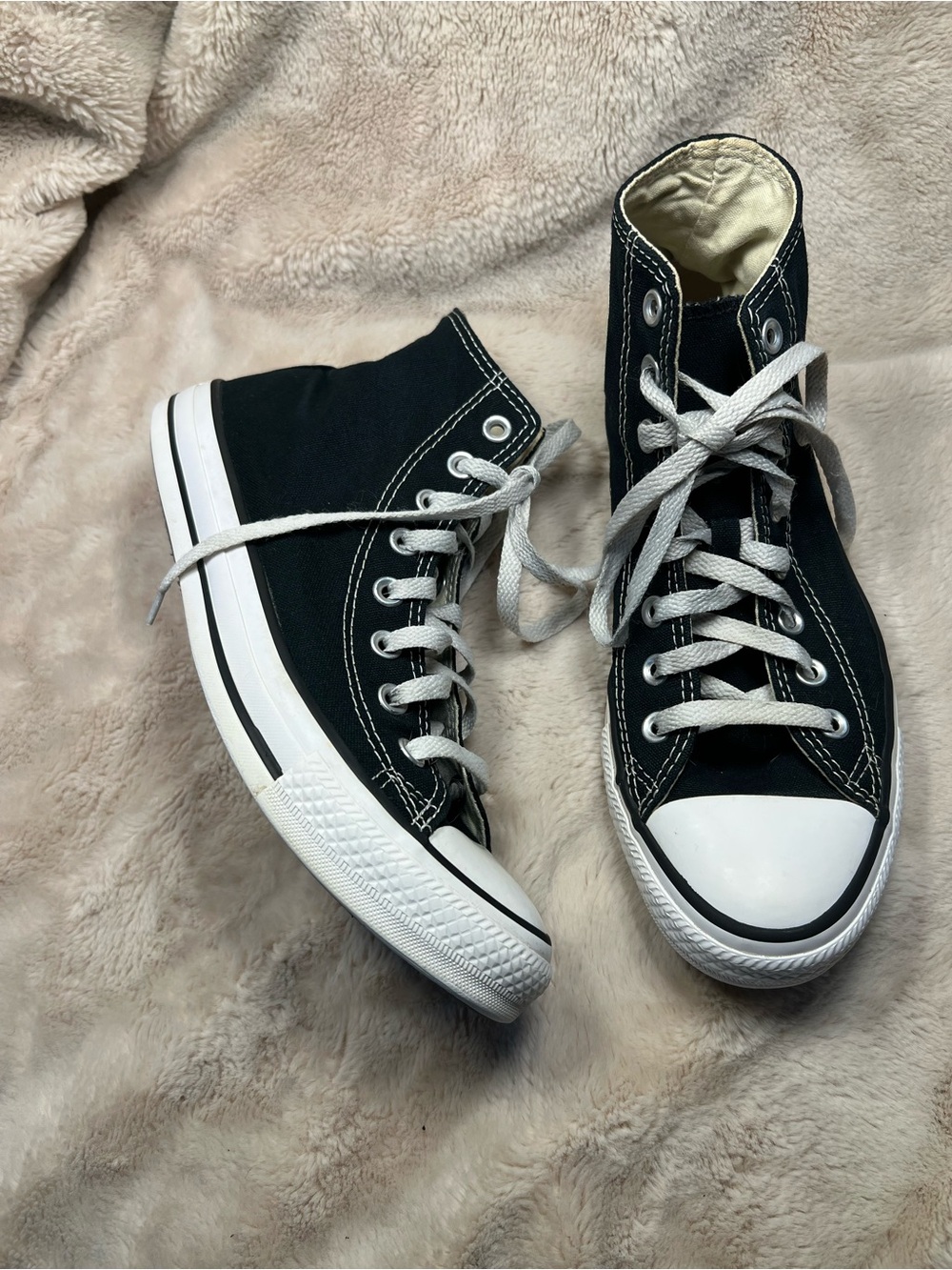 Converse Hightop Womens 9.5 or mens 7.5